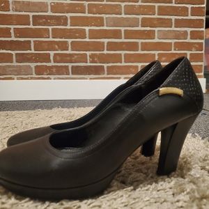 Heel black size 8